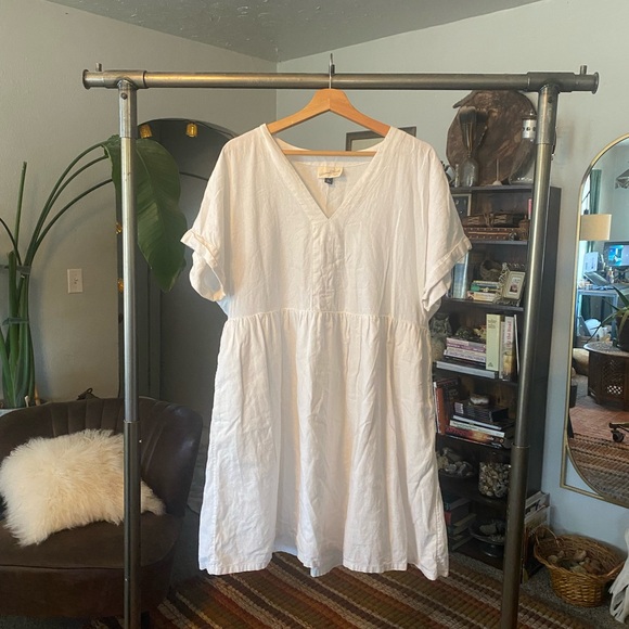 Universal Thread Dresses & Skirts - Universal Thread White Linen Blend V-Neck Babydoll Mini Dress XL